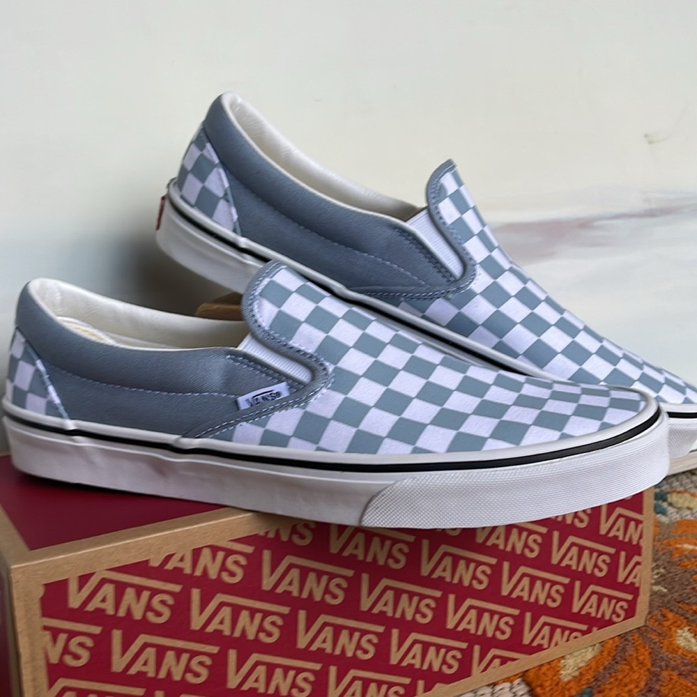 Vans Men’s Classic Slip-On
Color Theory Checkerboard
VN000BVZDSB
Sneakers - Picture 6 of 16